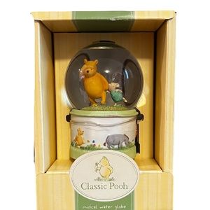 NIB Classic Pooh Musical Snow Globe